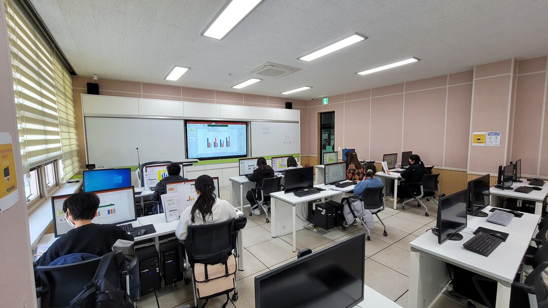 화천 청소년 수련관이 방학 기간마다 운영하고 있는 ITQ(정보기술자격) 자격증 취득 지원 프로그램