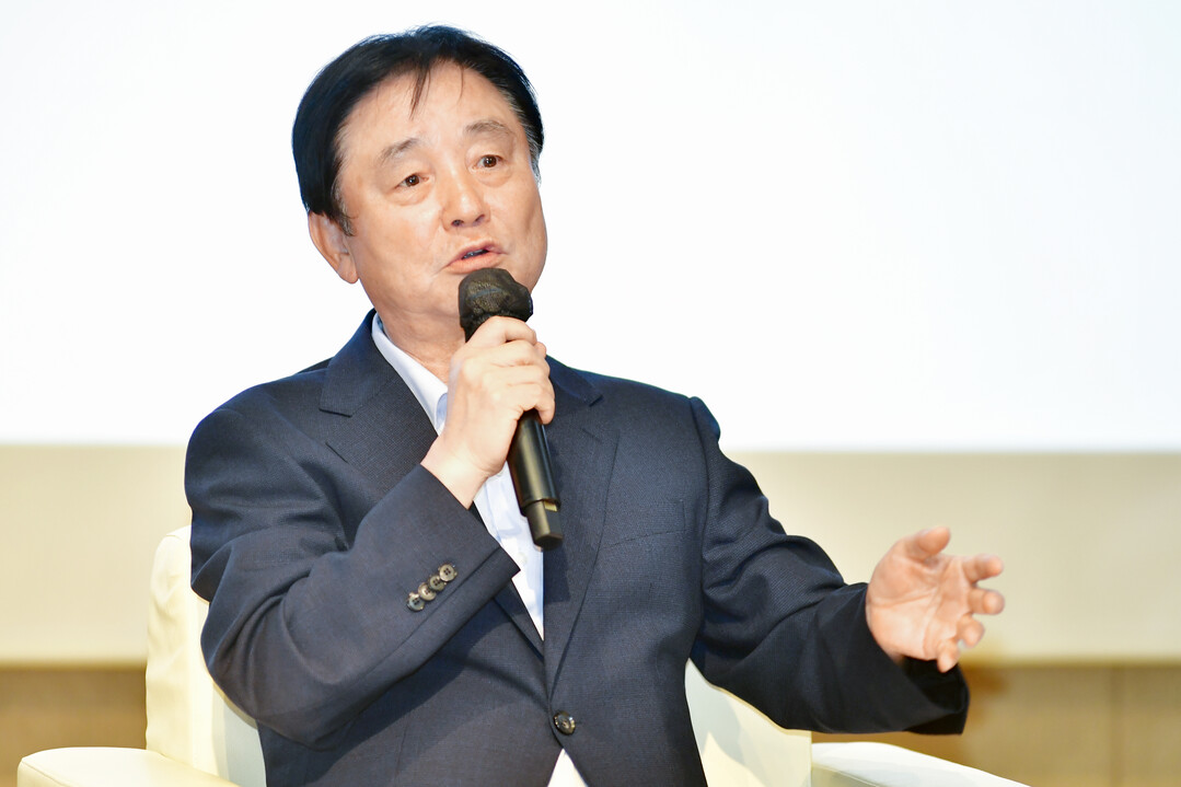 최문순 군수가 화천군 선배들이 들려주는 찐 공부법 대방출 토크쇼에 참가해 조언하고 있다