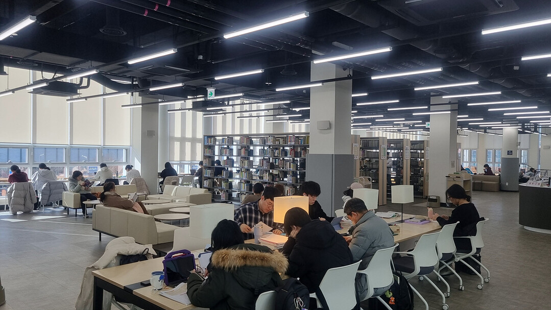 물빛서원 도서관 종합자료실