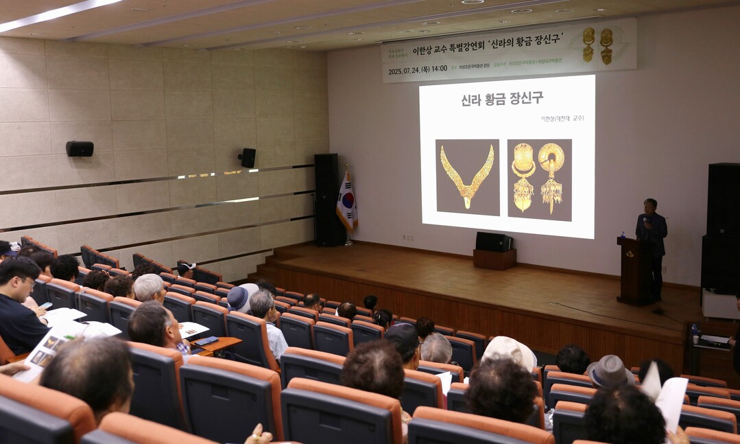국보순회전 특별 강연 모습. 의성군 제공 