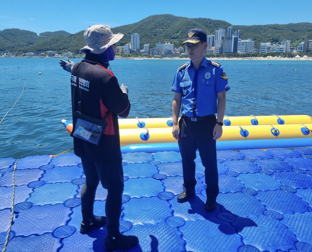 서정원 서장, 부산해경이 수상레저사업장을 점검 중이다.