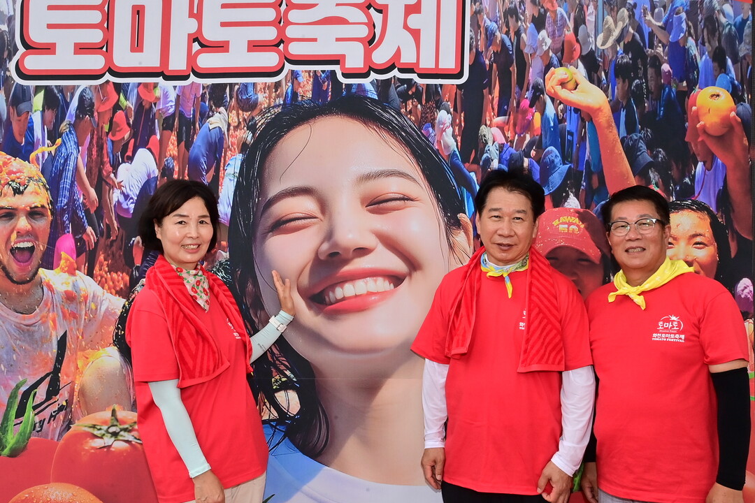 토마토축제 천인의 식탁의 이선희, 류희상 의장, 조웅희 부의장(왼쪽부터)