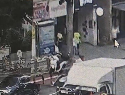 남구는 새벽거리의 영웅 환경관리원이 쓰러진 어르신 생명구해.남구청 제공