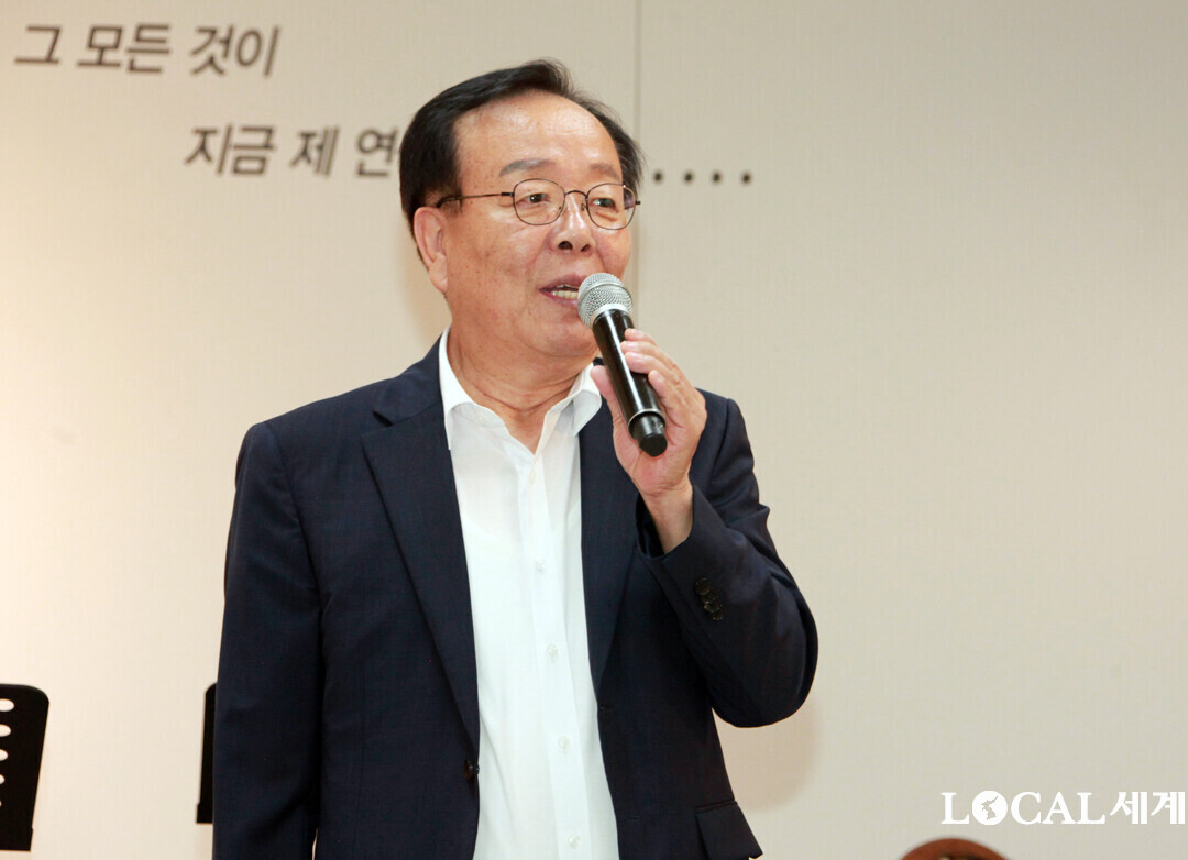 이재한 강원예총 회장이 축사를 하고 있다