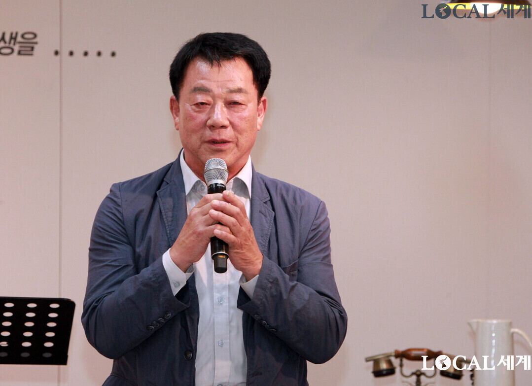 안광수 춘천예총 회장이 축사를 하고 있다