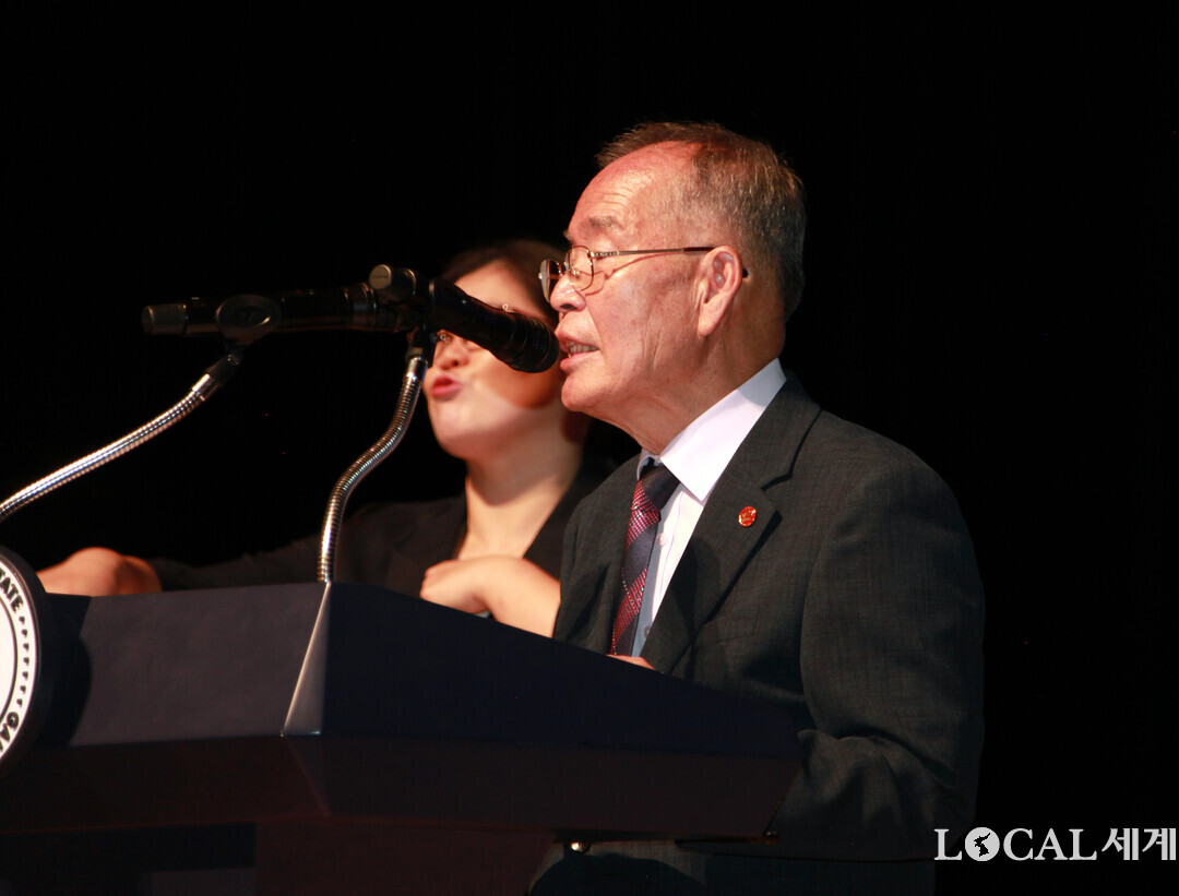 김문덕 광복회 강원지부장이 강원특별자치도 제80주년 광복절 경축식에서 기념사를 하고 있다
