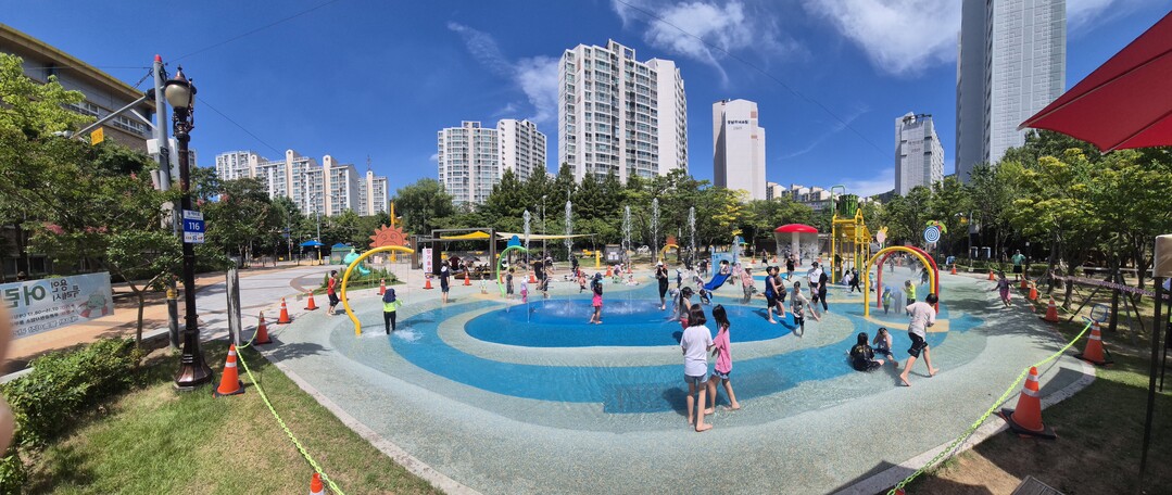 용인시는 18일 공원 물놀이장을 일제히 폐장했다. 사진은 내꽃근린공원 물놀이장. 용인시 제공