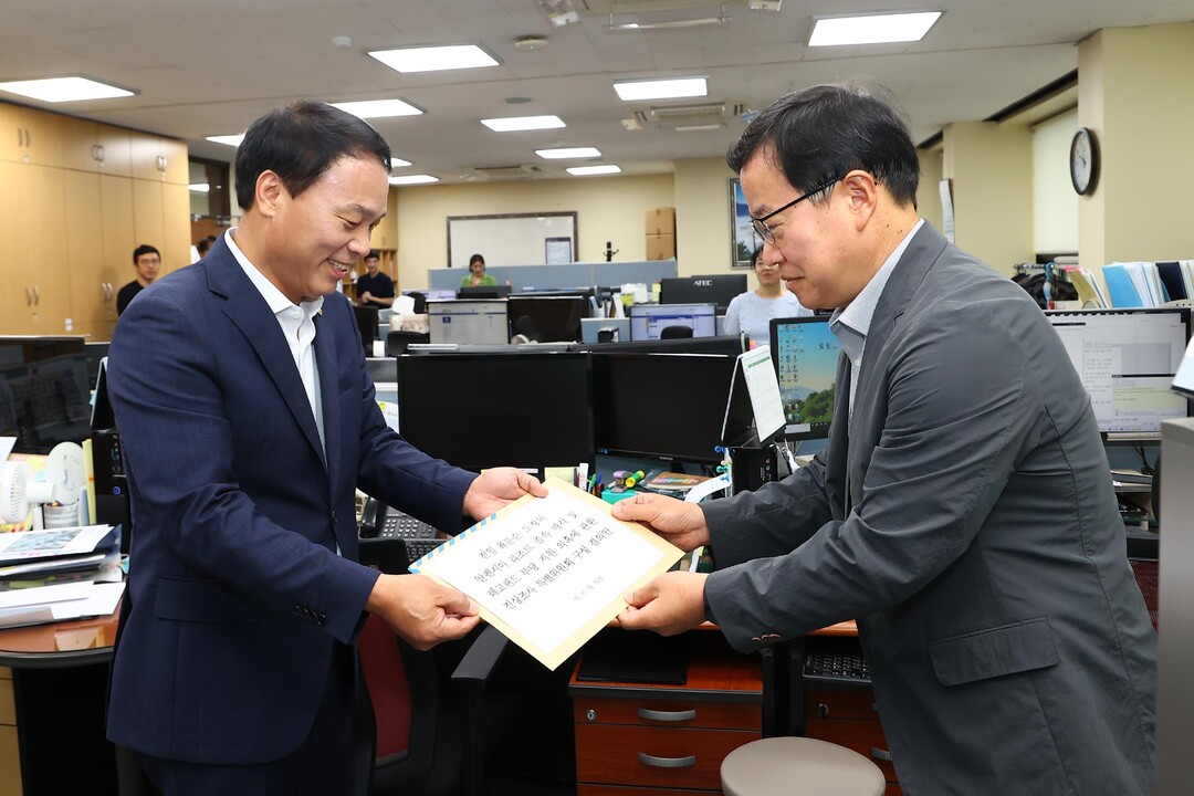 박기영 도의원(왼쪽)