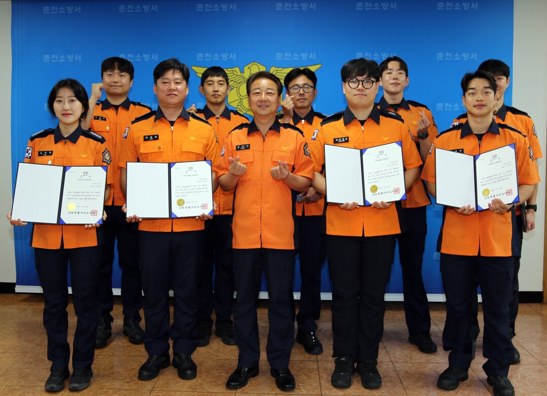 2025년 상반기 세이버 영예 증서 수여식 후 기념촬영이 진행되고 있다.