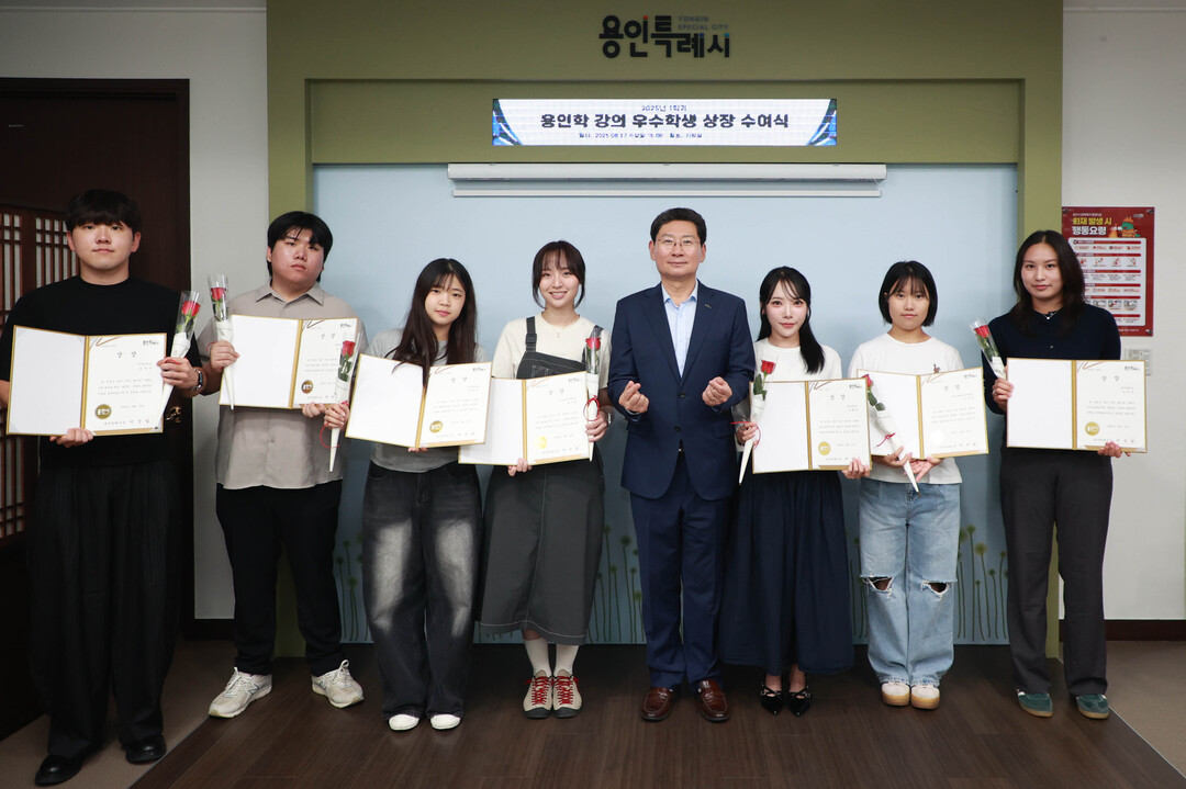 이상일 용인특례시장이 27일 지역내 대학에 마련된 