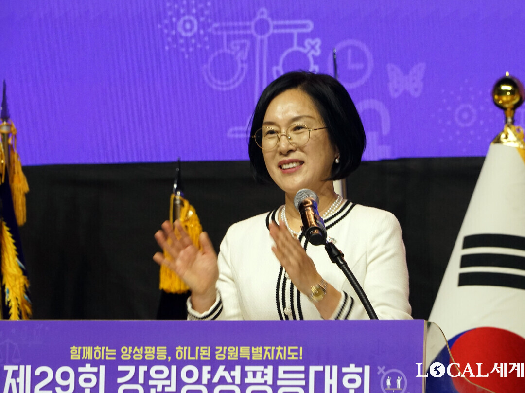 안정희 여협회장이 대회사를 하고 있다