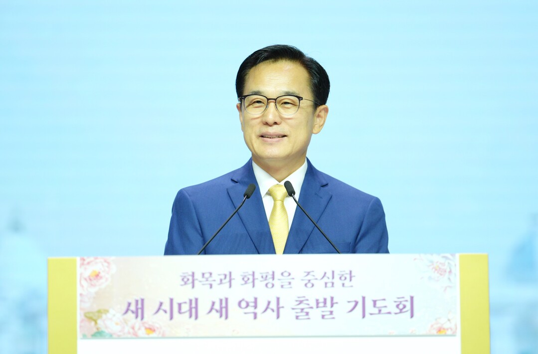 화목과 화평을 중심한 새 시대 새 역사 출발 기도회에서 말씀하는 두승연 세계평화통일가정연합 세계선교본부장