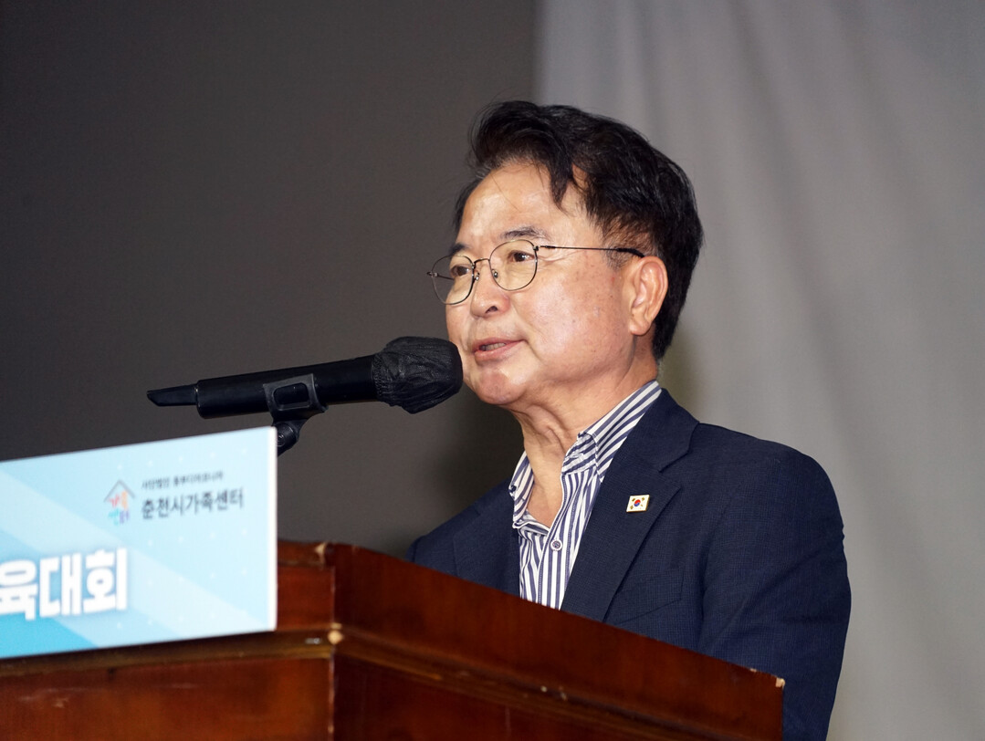 육동한 춘천시장이 격려사를 하고 있다
