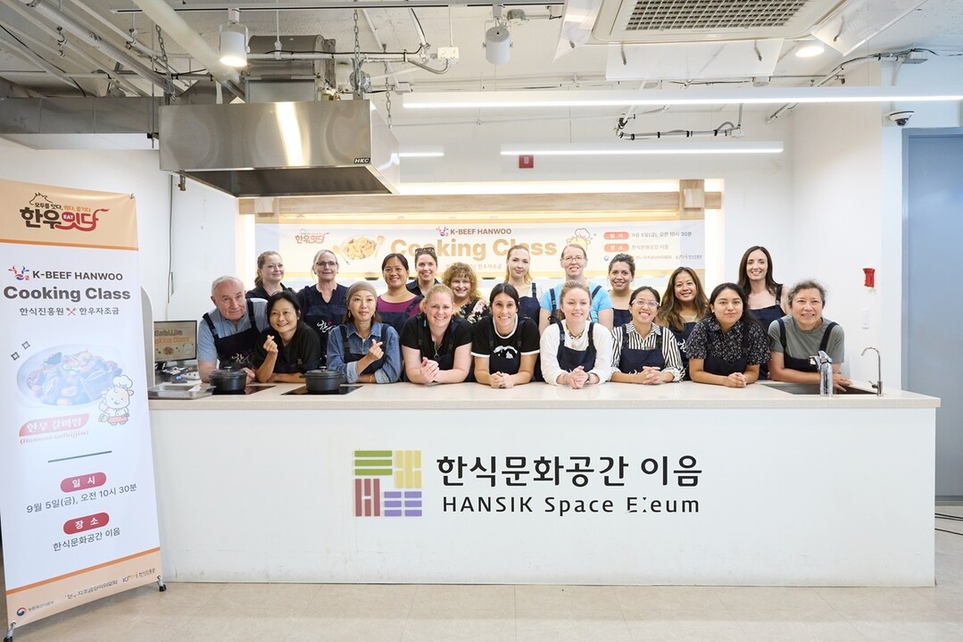 한식진흥원과 한우자조금이 공동 주최·주관한 외국인 대상 ‘한우 잇(EAT)다’ 쿠킹클래스 행사 (사진=한우자조금 제공)
