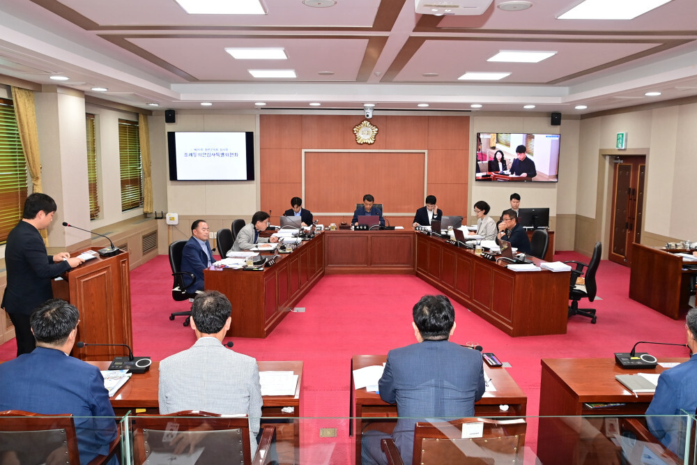 제291회 화천군의회(임시회) 조례 등 의안심사 특별위원회