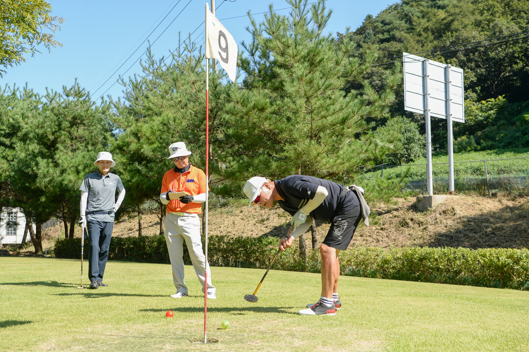 2025 화천 산천어 전국 파크골프 페스티벌 롱홀(300m) 이벤트 대회가 11일 산천어 파크골프장 제2구장에서 전국 각지의 동호인 200여명이 참석한 가운데 열렸다. 