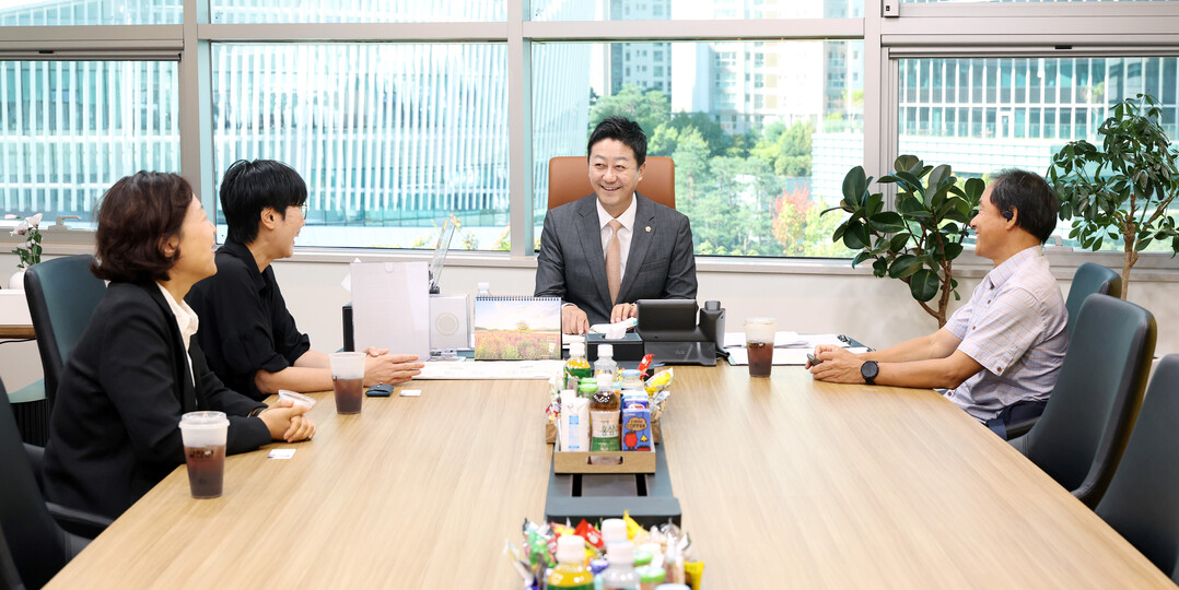김진경 의장, 시흥시 이동노동자 이동 쉼터 확충 논의. 경기도의회 제공