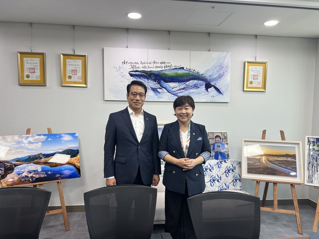 최경식 남원시장  2026년 국가예산 확보 이제는 국회로 달린다!(서영교 의원) / 남원시 제공
