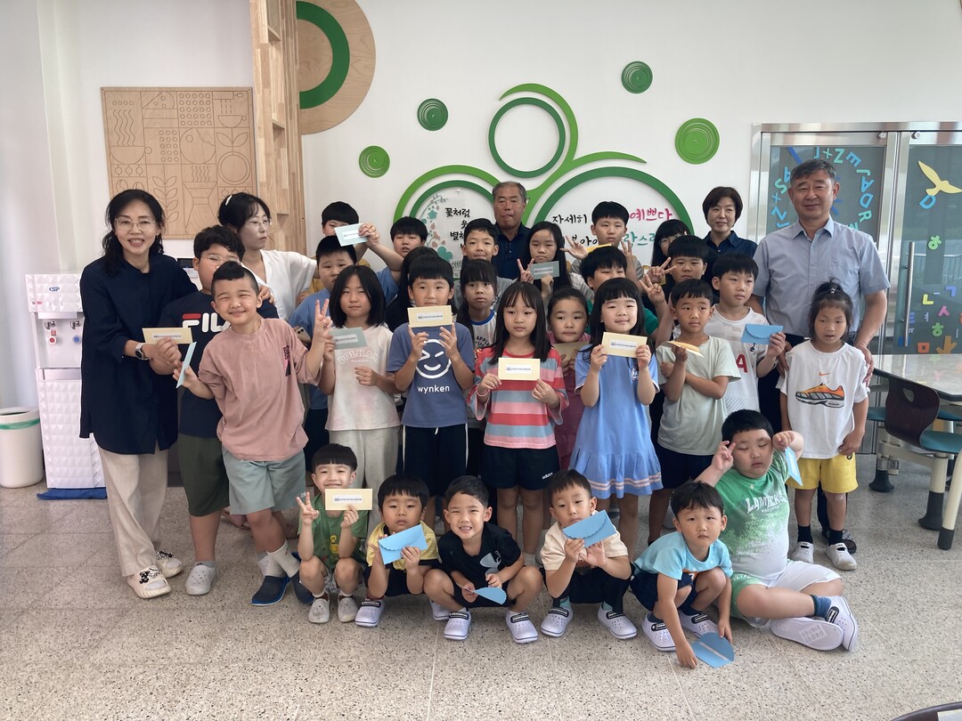 단촌면 생일축하 선물전달. 의성군 제공