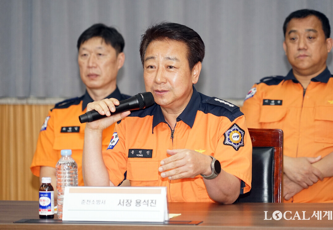 용석진 서장이 인사말을 하고 있다