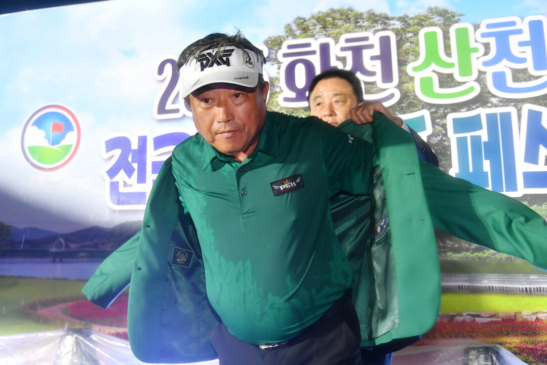 남자부 이영일(경기·479타) 씨가 MVP를 차지해 상금 3,000만원과 트로피, 그리고 영예의 그린자켓의 주인공이 됐다.