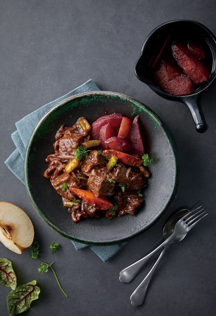 한우 뵈프 부르기뇽과 배(사진=한우자조금 제공)