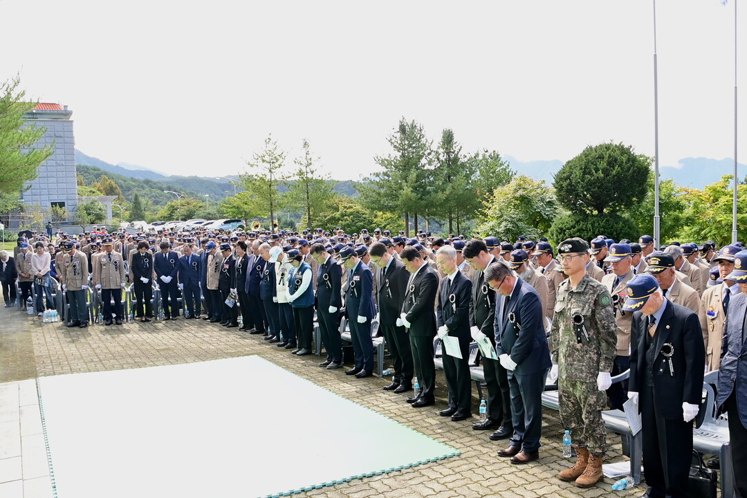 25일 화천군 간동면 월남파병용사 만남의 장에서 강원특별자치도 전몰장병 합동 추모제가 열렸다. 신경호 도교육감, 조웅희 화천군의회 부의장을 비롯한 화천군의원과 관계자들이 참석했다. 