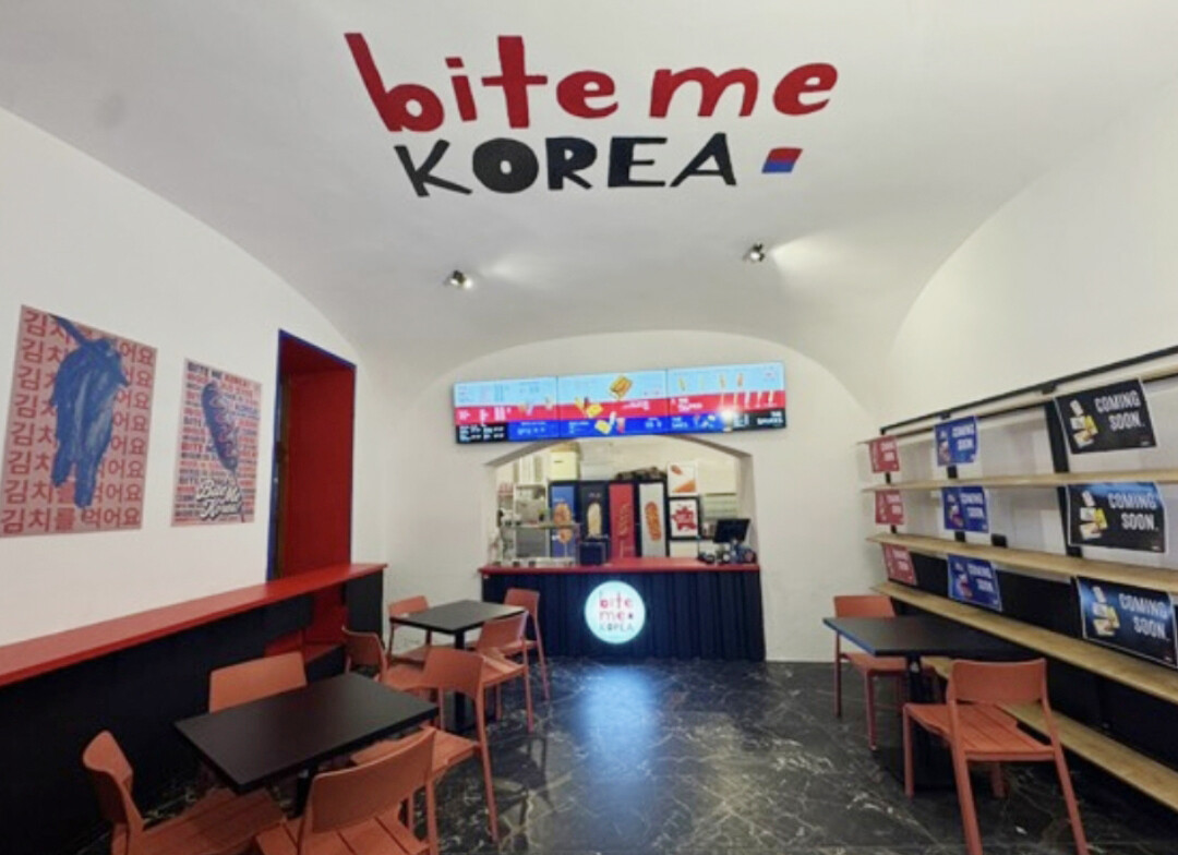 일본풍 인테리어를 전부 없앤 현재의 식당 내부 모습