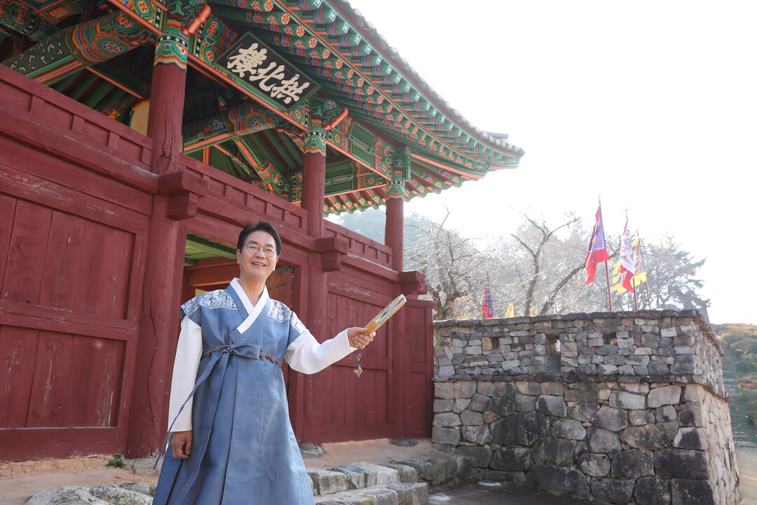 심덕섭 고창군수가 모양성제 홍보를 하고있다. 사진=고창군 제공