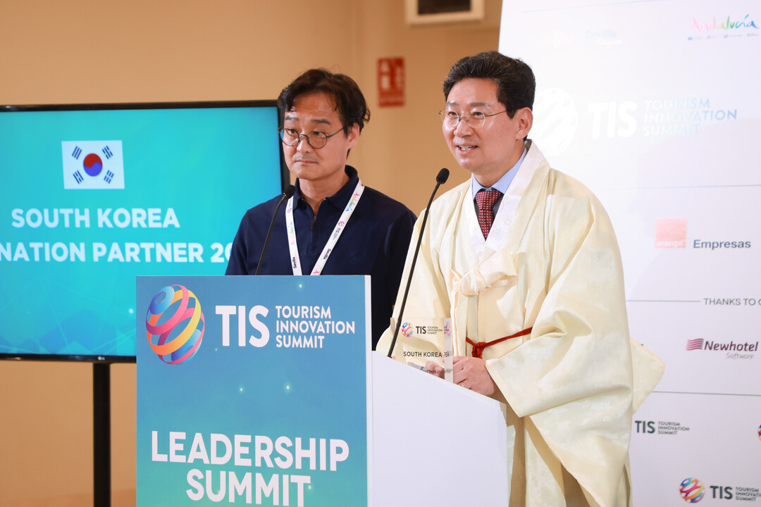 22일(현지 시간) 세비야 피베스에서 이상일 시장이 TIS2025 환영오찬에서 인사말을 하고 있다.용인시 제공