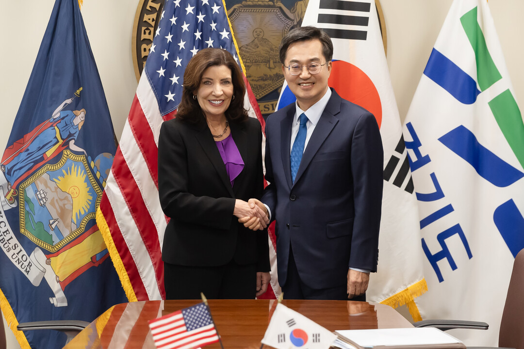 2024년 10월 미국방문시 캐시 호컬 뉴욕주지사와의 면담. 경기도 제공