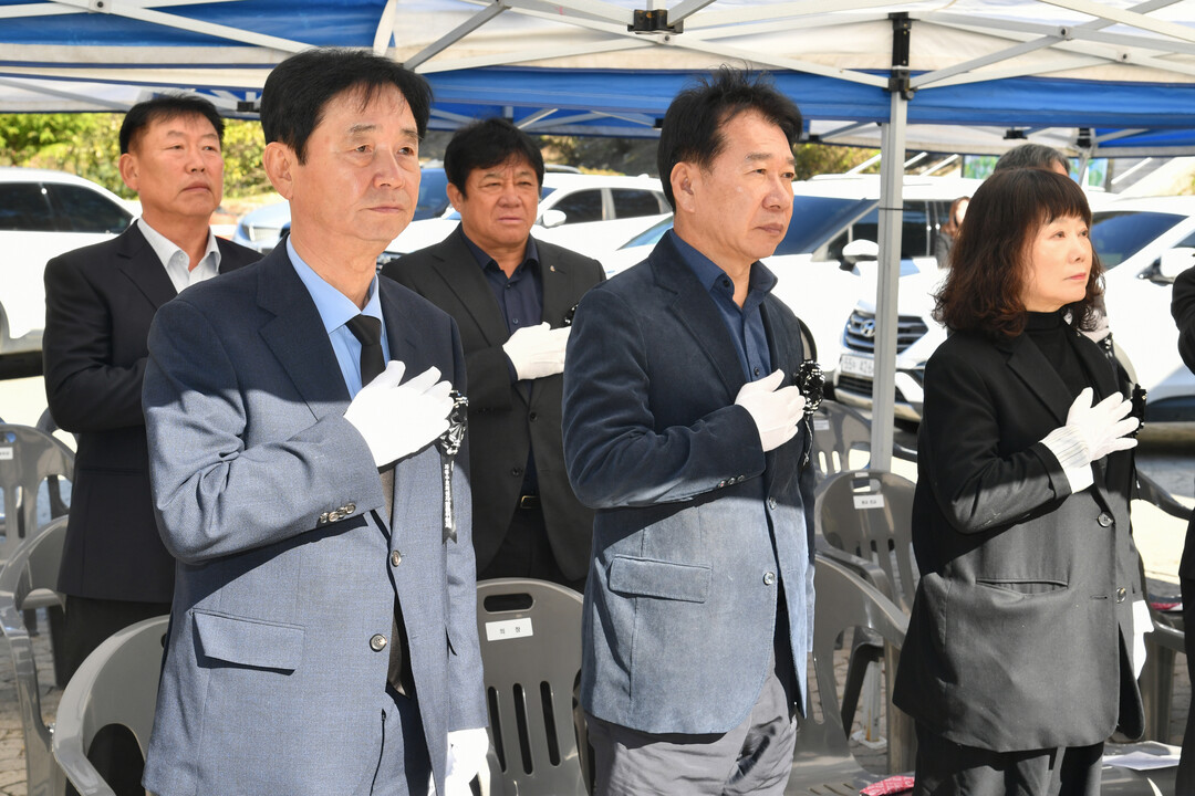 제45회 자유수호 희생자 합동 위령제가 28일 화천읍 자유수호 희생자 위령탑에서 최문순 군수, 류희상 군의장, 지역 기관사회단체장, 보훈단체장 및 회원들이 참석한 가운데 열렸다.