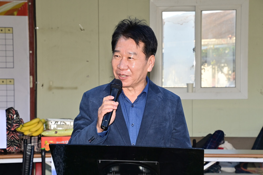 류희상 군의장이 제17회 화천군수기 게이트볼대회에서 축사를 하고 있다