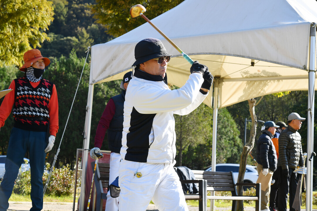 2025 화천 기저질환 건강 전국 파크골프 대회 결선 첫날 경기가 28일 화천군 하남면 산천어 파크골프장에서 진행됐다.