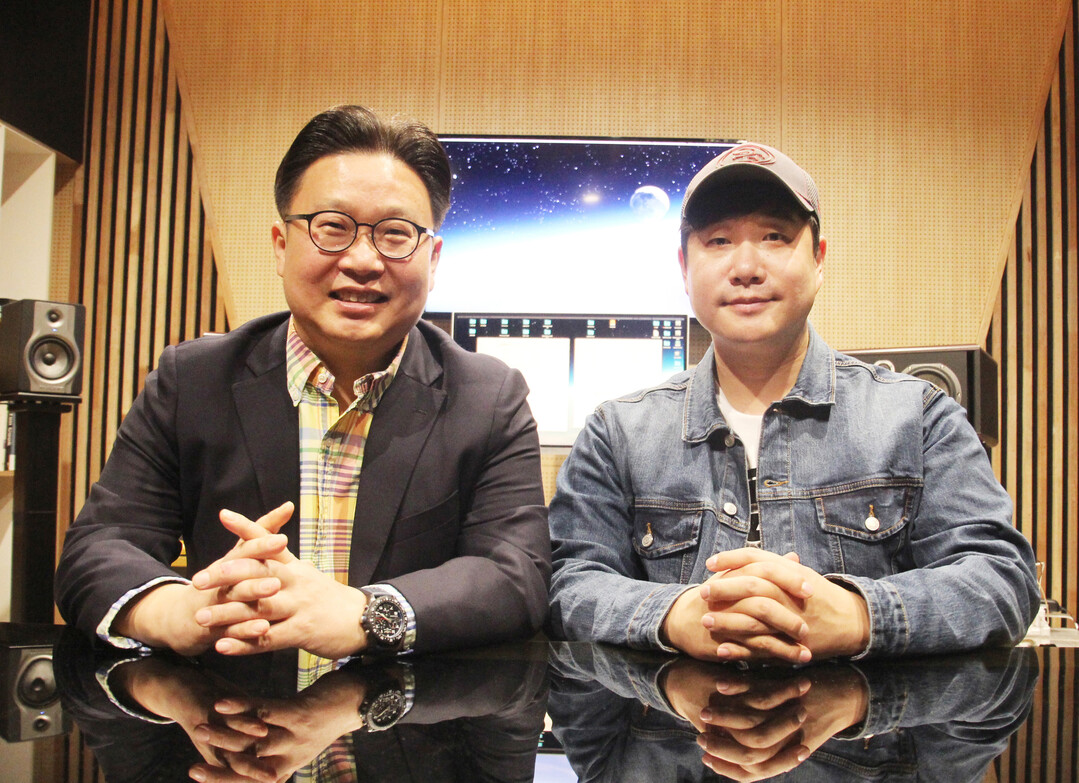 이번 영상을 기획한 서경덕 교수와 내레이션을 진행한 배성재