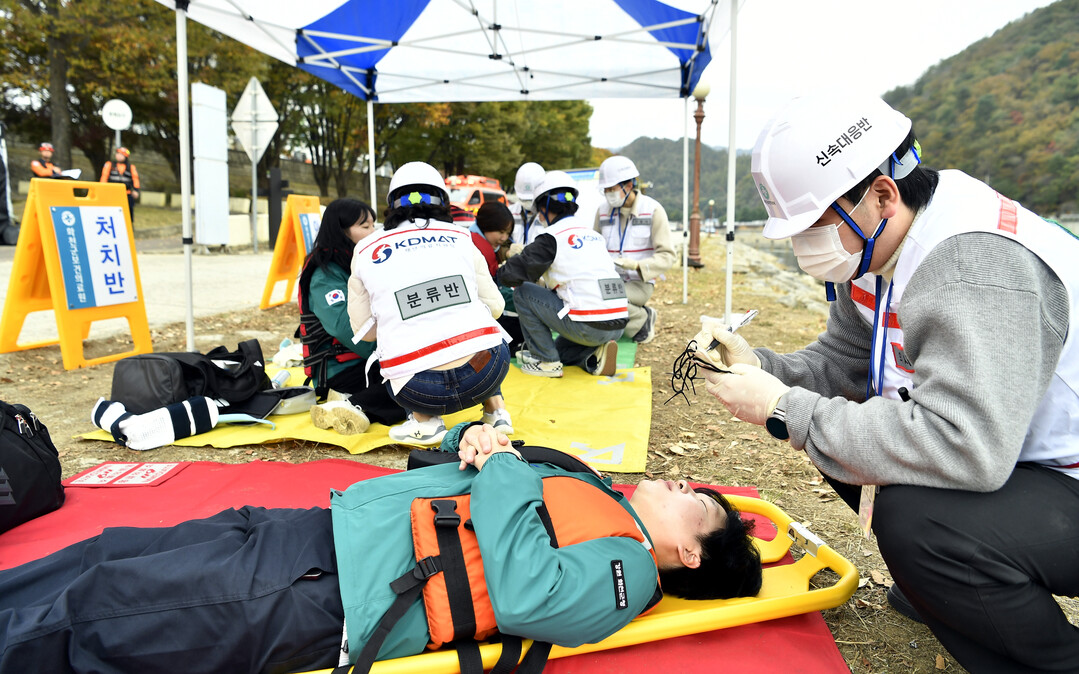 화천군은 31일 군청 재난안전상황실과 화천읍 화천교 둔치에서 2025 재난대응 안전한국훈련을 실시했다.