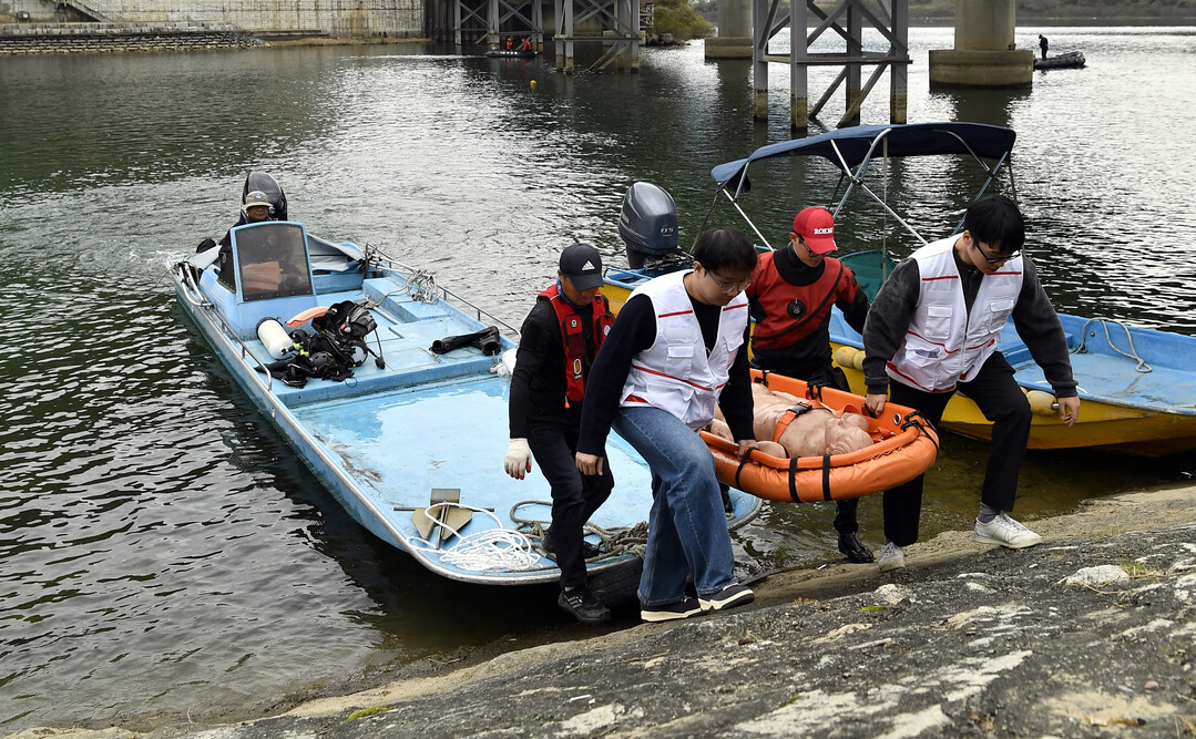 화천군은 31일 군청 재난안전상황실과 화천읍 화천교 둔치에서 2025 재난대응 안전한국훈련을 실시했다.