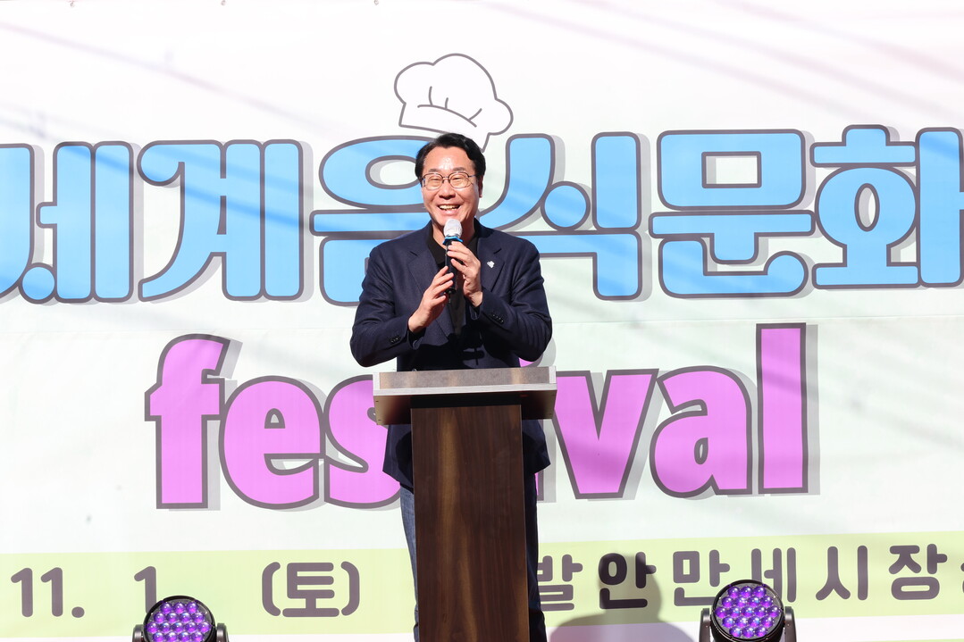 정명근 화성특례시장이 페스티벌 개최 축하 인사말을 전하고 있다. 화성시 제공