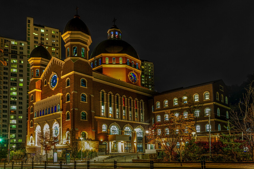  2021 수원디자인대상 수상작인 광교1동성당.