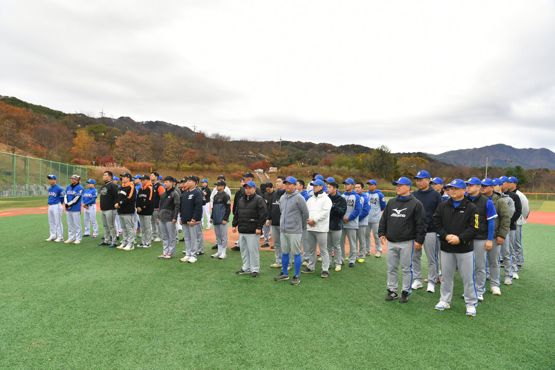 제5회 화천군수기 야구소프트볼대회가 지난 8일 간동면 간동야구장에서 최문순 군수, 박대현 도의원, 류희상 군의장을 비롯한 군의원, 송호관 군체육회장과 동호인들이 참석한 가운데 열렸다. 