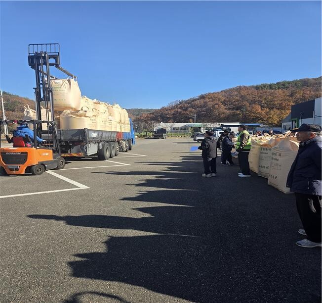 건조벼 매입. 의성군 제공 