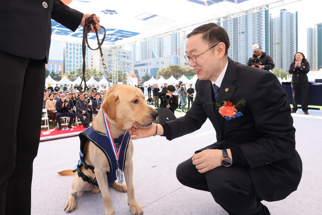 이명구 관세청장이 14일 인천 영종도 하늘체육공원에서 열린 