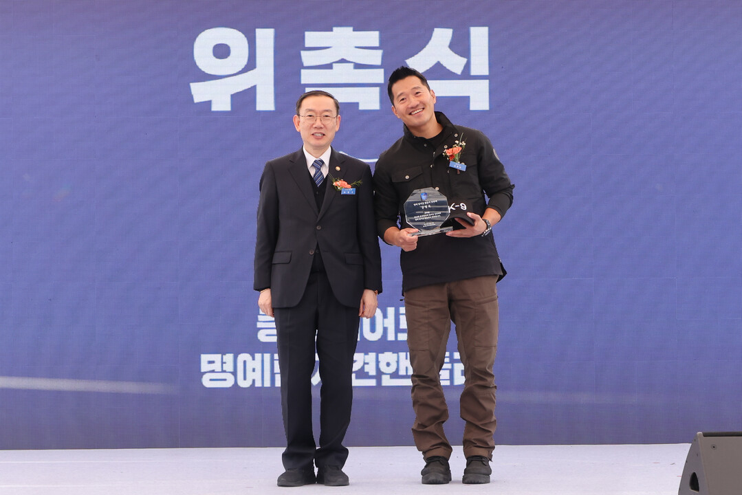 이명구 관세청장(왼쪽)이 14일 