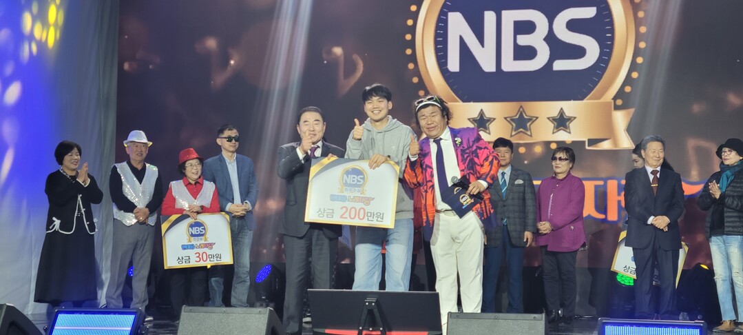 올해 4월‘강남농협’으로의 명칭 변경을 기념하여 열린 한마음 노래자랑 대회는 조합원과 지역 주민이 함께 즐기며 강남농협으로서의 새출발을 축하하는 자리가 되었다. 