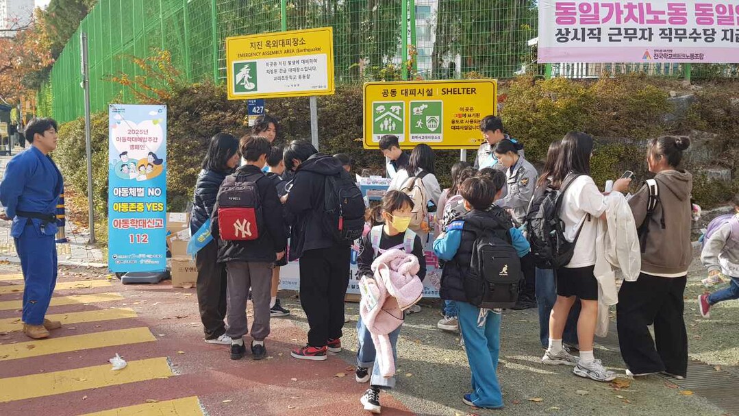 기장군은 아동학대 예방을 위한 유관기관 합동 홍보 캠페인을 진행하고 있다. 기장군 제공