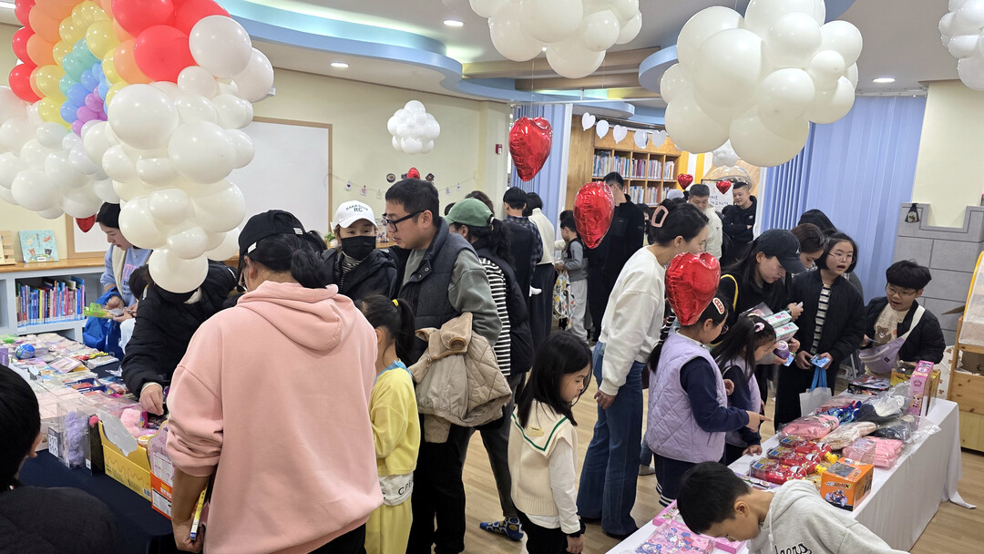 지난 15일 사내 도서관에서 열린 책씨앗 시장