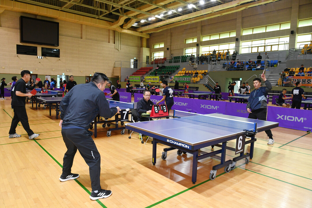 제5회 화천군수배 탁구대회가 22일 화천체육관에서 최문순 군수, 박대현 도의원, 류희상 군의장과 군의원, 송호관 군체육회장을 비롯해 탁구 동호인들이 참석한 가운데 열렸다. 