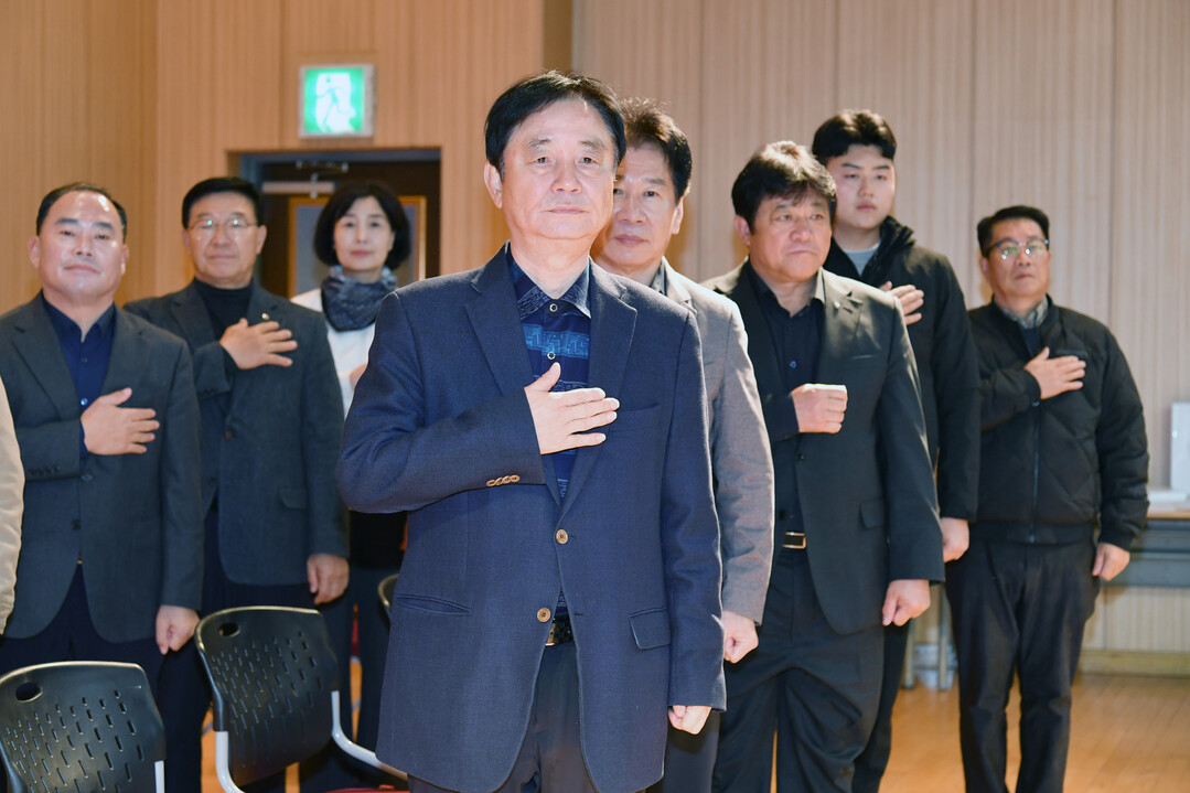 제5회 화천군수배 탁구대회가 22일 화천체육관에서 최문순 군수, 박대현 도의원, 류희상 군의장과 군의원, 송호관 군체육회장을 비롯해 탁구 동호인들이 참석한 가운데 열렸다. 