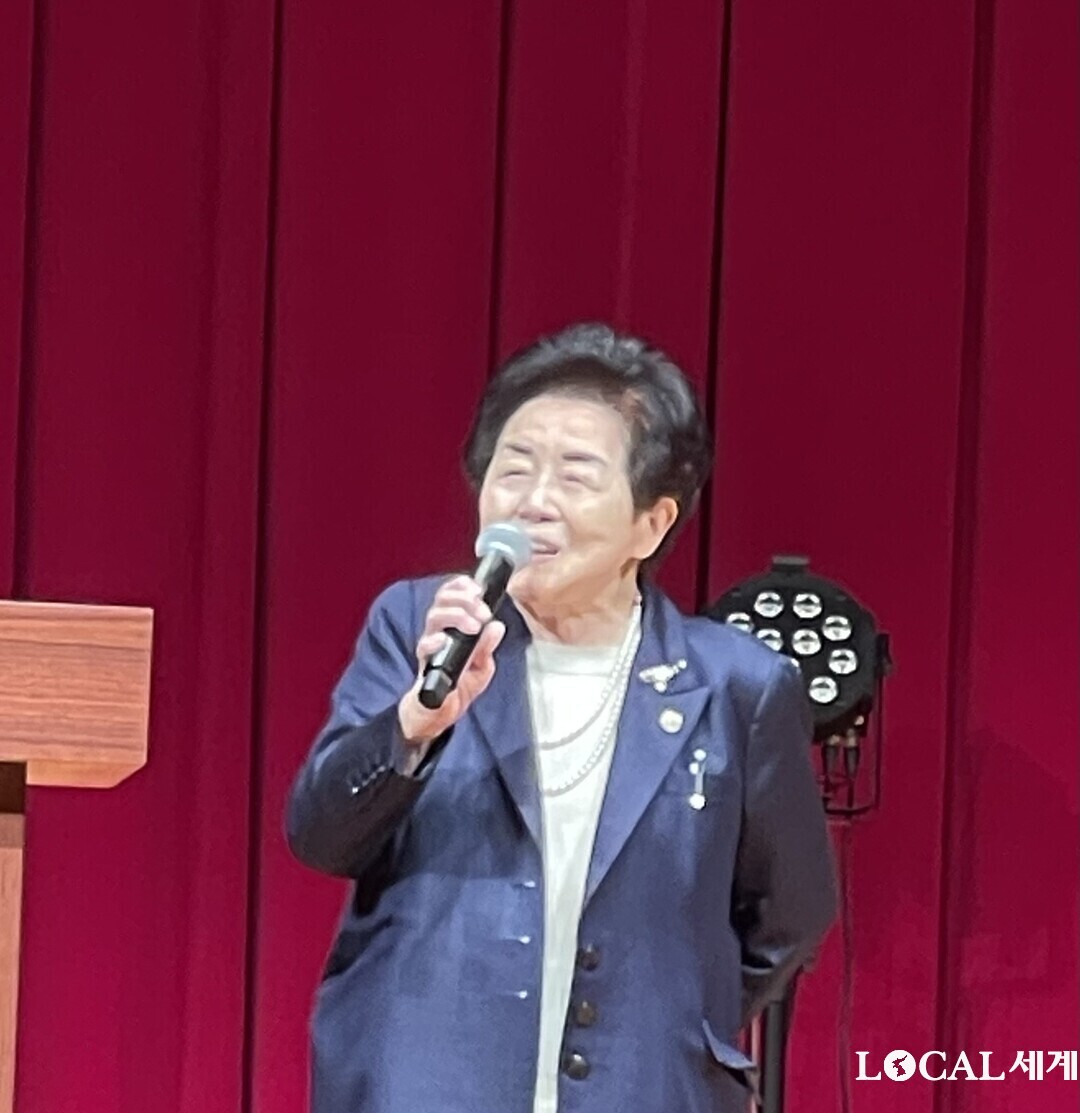 후다카미 에이코 도쿄 후지대학교 이사장이 축사를 하고 있다.