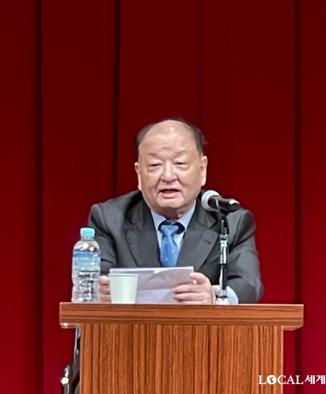 강창일 전 주일본대사가 ‘한일 관계의 미래 전망’을 주제로 특별 강연을 진행하고 있다.